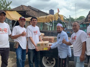 Tebar Kebaikan, Relawan Ganjar Bantu Renovasi Masjid di Bogor