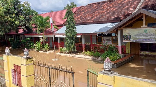 Sekolah Dasar 3 Tente di Desa Naru, Kecamatan Woja, Kabupaten Bima, Nusa Tenggara Barat (NTB), terdampak banjir bandang, Senin (3/4/2023).