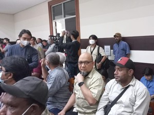Novel Baswedan dan BW Hadir di Sidang Perdana Haris Azhar-Fatia