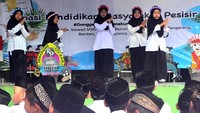 Selain sosialisasi menggunakan media dongeng yang dinilai sangat akrab dengan anak-anak, acara ini pun memberikan bantuan atau donasi pendidikan kepada 250 siswa yang terlibat kegiatan ini.