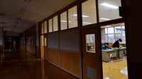 Eita dan Aoi menghadiri kelas terakhir mereka di SMP Yumoto, Desa Ten-ei, Jepang pada 10 Maret 2023 lalu. Foto: REUTERS/ISSEI KATO