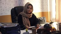 Moezuddin Ahmadi, direktur Informasi dan Kebudayaan di provinsi Badakhshan, mengatakan stasiun tersebut melanggar hukum dan peraturan Imarah Islam beberapa kali dengan menyiarkan lagu dan musik selama Ramadan dan ditutup karena pelanggaran tersebut. Namun, Kepala stasiun Najia Sorosh membantah adanya pelanggaran, dengan mengatakan penutupan tidak perlu dan menyebutnya sebagai konspirasi.