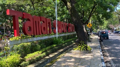 Ngabuburit Sambil Berswafoto dengan Superhero di Taman Tematik Bandung