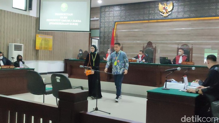 venna melinda di pn kota kediri jalani sidang kdrt
