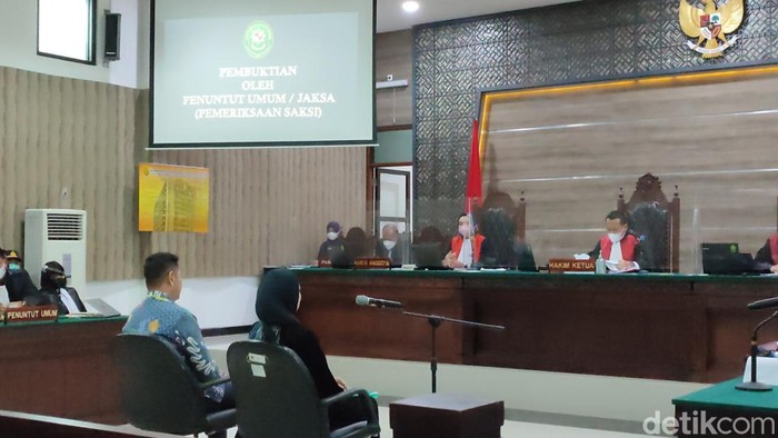 venna melinda di pn kota kediri jalani sidang kdrt