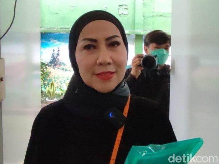 venna melinda tiba di PN kota kediri jalani sidang Pembuktian oleh penuntut umum/jaksa (pemeriksaan  saksi)
