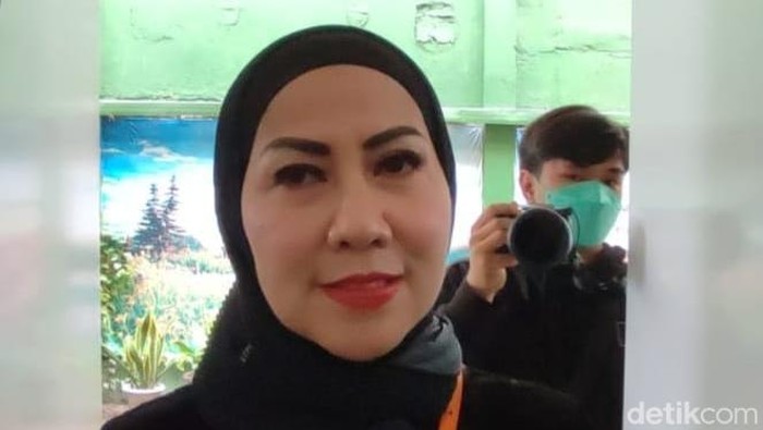 venna melinda tiba di PN kota kediri jalani sidang Pembuktian oleh penuntut umum/jaksa (pemeriksaan saksi)