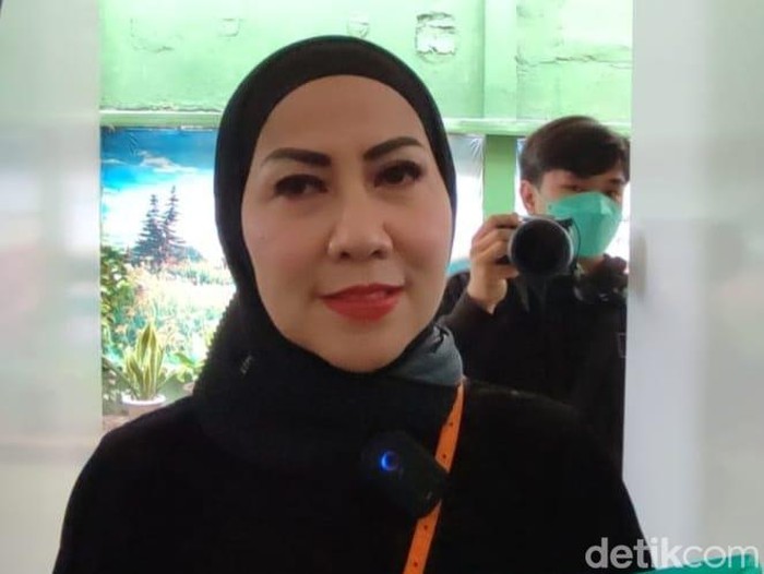 venna melinda tiba di PN kota kediri jalani sidang Pembuktian oleh penuntut umum/jaksa (pemeriksaan  saksi)