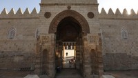 Penampakan Masjid Al-Zahir Baybars Al-Bunduqdari yang telah dibuka setelah direstorasi, Kairo, Mesir, Minggu (2/4/2023).