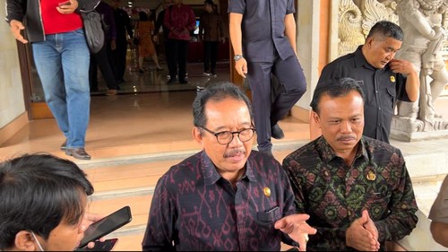 Wakil Gubernur Bali Tjokorda Oka Artha Ardhana Sukawati atau  Cok Ace, di DPRD Bali Senin (3/4/2024).