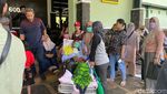 Penampakan Warga Panas-panasan di Lapangan Menunggu Diobati Ida Dayak