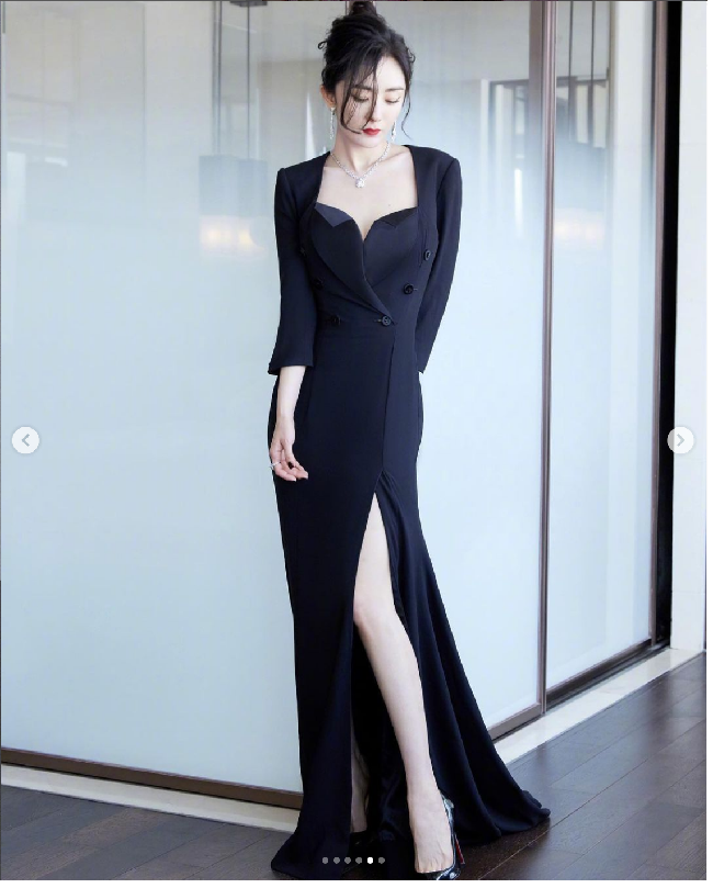 Sayangnya karier cemerlang Yang Mi tidak sejalan dengan kehidupan cintanya. Pernikahan aktris 36 tahun itu dengan aktor dan penyanyi tampang Hong Kong Hawick Lau berakhir dengan perceraian pada 2018. Foto: Instagram