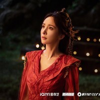 Yang Mi populer di China sebagai bintang drama dan film. Dia bahkan masuk dalam daftar Four Dan actresses. julukan untuk empat aktris China terpopuler yang dianggap selalu bisa mencetak rating tinggi dengan aktingnya. Yang Mi mendapat gelar ini dari Southern Metropolis Daily pada 2013. Foto: Dok. Weibo