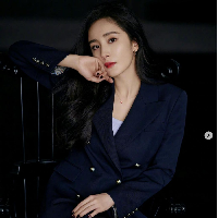 Bagi Yang Mi, waktu sangat berharga. Jadi dia enggan menghabiskan waktu untuk ‘bermain tebak-tebakan.’ “Waktu sangat berharga. Jika aku libur hari ini, aku ingin melakukan hal lain, jadi aku tidak perlu menebak dengan siapapun,” ujarnya. Foto: Instagram