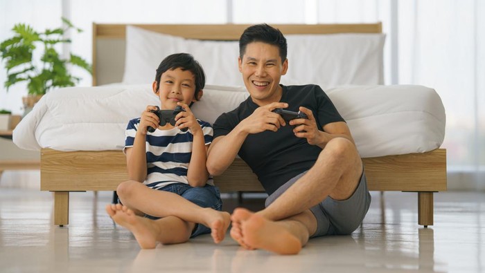 13 Peran Ayah dalam Keluarga untuk Perkembangan Anak, Tidak Hanya Cari Nafkah