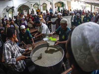Aneka Sajian Bubur Khas Ramadan di Sejumlah Daerah