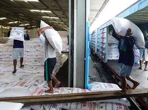 Antisipasi Kepadatan Mudik, Pupuk Subsidi Diangkut Pakai Kereta