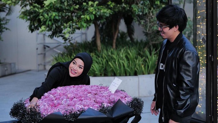 Atta Halilintar dan Aurel merayakan ulang tahun ke-2 pernikahan.