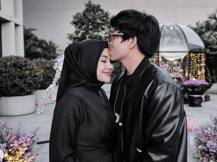 Potret Romantis Atta dan Aurel, Masih Aja Kena Gosip