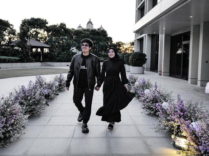 Atta Halilintar Atta Halilintar dan Aurel merayakan ulang tahun ke-2 pernikahan.