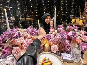 7 Foto Atta-Aurel Rayakan Anniversary ke-2, Dinner Romantis Bertabur Bunga