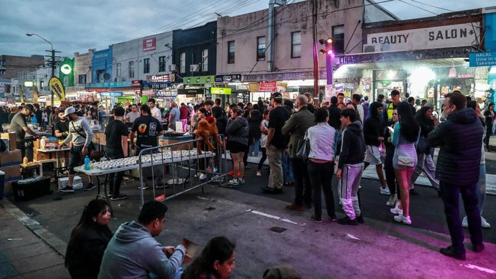 SYDNEY, AUSTRALIA - APRIL 01: Food vendors cook food at the Ramadan Nights food and cultural festival at Lakemba on April 01, 2023 in Sydney, Australia. The holy fasting month of Ramadan is observed by Muslims around the world, including many in Australia, who adhere to its principles in their own suburban communities. (Photo by Roni Bintang/Getty Images)