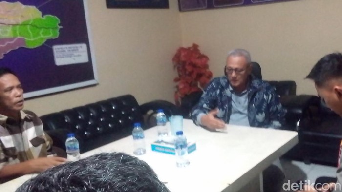 Bupati Kuningan Acep Purnama saat memberikan keterangan sebagai saksi dalam insiden mobil dinasnya yang menabrak pemotor hingga tewas