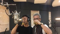 Bersama produser musik di MyMusic, dirinya perlihatkan momen keakraban minum bersama di studio rekaman. Foto: Instagram