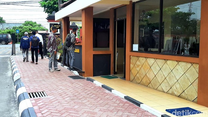 Calon pemudik di Karawang saat mendaftar mudik gratis, Selasa (4/4/2023).