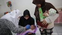 Pemko Bekasi menargetkan, 241.416 balita menerima suntik imunisasi polio pada Sub Pekan Imunisasi Nasional (Sub PIN) yang digelar pada tanggal 3-9 April 2023 putaran pertama.