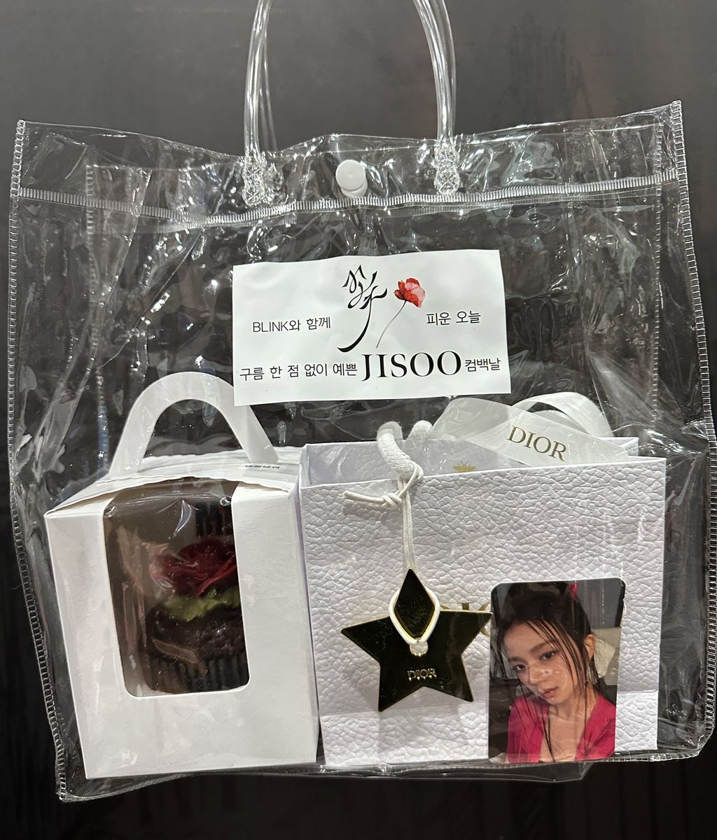 Debut Solo, Jisoo BLACKPINK Bagi Lipbalm DIOR Rp 635 Ribu ke Fans Debut Solo, Jisoo BLACKPINK Bagi Lipbalm DIOR Rp 635 Ribu ke Fans