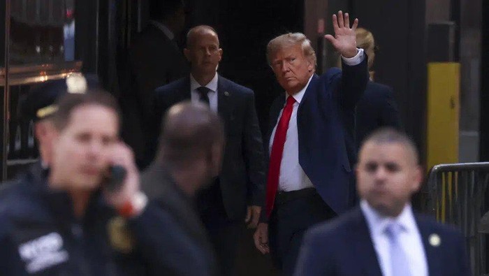 Former President Donald Trump waves to supporters upon arriving at Trump Tower, Monday, April 3, 2023, in New York. Trump arrived in New York on Monday for his expected booking and arraignment the following day on charges arising from hush money payments during his 2016 campaign. (AP Photo/Yuki Iwamura)