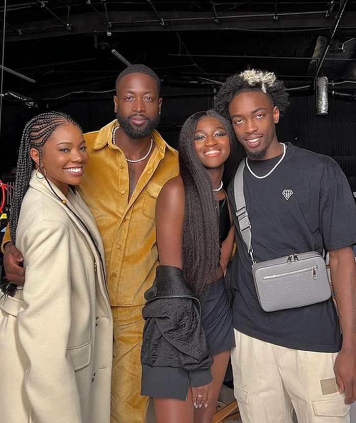 Dwyane Wade bersama anak dan istrinya