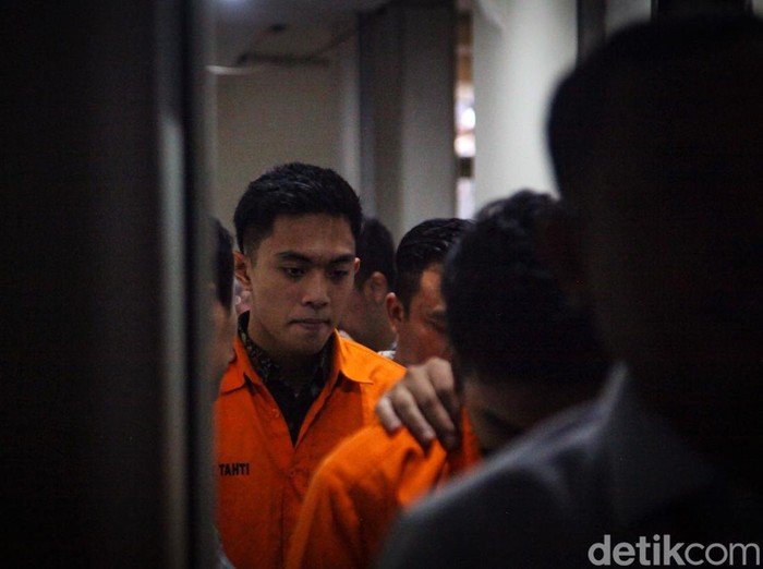 Mario Dandy Satriyo (20) dan Shane Lukas (19) menjadi saksi sidang kasus penganiayaan terhadap Cristalino David Ozora dengan terdakwa AG. Keduanya bungkam usai keluar dari PN Jaksel.
