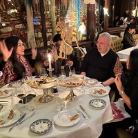 Introducing Wayang Kulit to Jean Paul Gaultier, a very special night with the Legends” begitu awal keterangan fotonya. Foto: dok. Instagram/@erinagudono