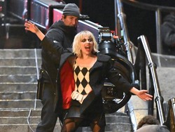 Gaya Terbaru Lady Gaga Jadi Harley Quinn, Syuting Joker 2 di Tangga Viral