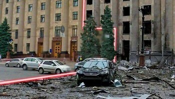 Kampung halaman ku di Kharkov, Ukraina di tahun yang sama tapi ada perbedaan yang amat drastis karena serangan dari Rusia. Foto: Boredpanda