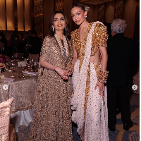 Gigi Hadid tampil memesona saat menghadiri pesta pembukaan Nita Mukesh Ambani Cultural Center (NMACC). Nita Mukesh Ambani merupakan istri dari Mukesh Ambani, orang terkaya di Asia dan 10 besar di dunia versi Bloomberg. Foto: Dok. Instagram