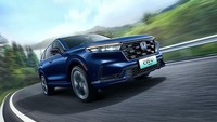 Honda CR-V PHEV dibekali mesin 2.0L Atkinson-cycle direct injection. Mesin berkapasitas 1.993 cc itu memiliki rasio kompresi 13,9:1. Tenaga maksimalnya mencapai 147 daya kuda pada 6.00 rpm dengan torsi maksimal 183 Nm pada 4.500 rpm. Foto: Dok. Dongfeng Honda