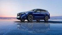 Mesin bensin itu dikawinkan dengan motor listrik bertenaga 135 kW atau setara 181 daya kuda. Torsi maksimalnya mencapai 335 Nm. Tenaga listriknya disuplai oleh baterai lithium ion 17 kWh. Foto: Dok. Dongfeng Honda
