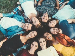 Pertemanan Sehat Bisa Bikin Awet Muda dan Panjang Umur, Ini Bukti Ilmiahnya