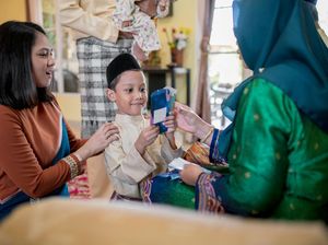 Mengapa Ada Tradisi Bagi-bagi THR Saat Lebaran? Ini Sejarahnya