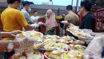 Indahnya Keberagaman, Berbagi Menu Buka Puasa di Vihara Dharma Bakti