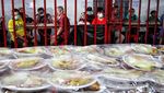 Indahnya Keberagaman, Berbagi Menu Buka Puasa di Vihara Dharma Bakti