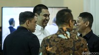 Juga ada Ketua Komite Olimpiade Indonesia (Raja Sapta Oktohari), serta sejumlah perwakilan cabang-cabang olahraga, dan Sekretaris Jenderal Komite Olahraga Nasional Indonesia (KONI) Pusat Ade Lukman.