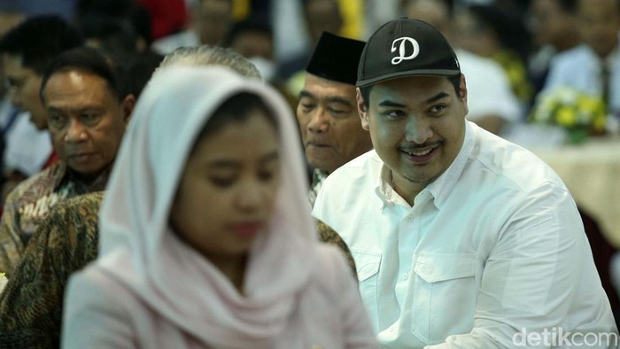 Dito Ariotedjo menjalani acara serah terima jabatan sebagai Menpora. Dalam sertijab itu, Dito bercerita soal momen dirinya ditelepon secara mendadak.