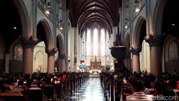 Gereja Katedral Jakarta menyelenggarakan ibadah Tri Hari Suci 2023 jelang Paskah 9 April 2023. Berikut adalah jadwal Tri Hari Suci 2023 Katedral Jakarta.