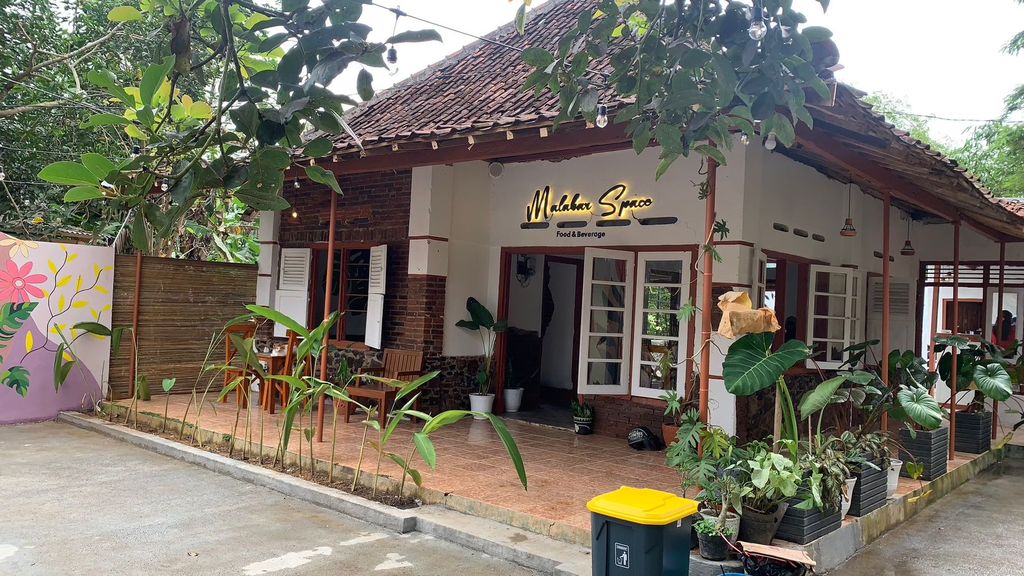 Kafe nyentrik yang cocok buat bukber di Subang