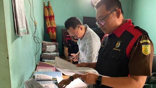 Kejari Tabanan menggeledah kantor DAPM Swadana Harta Lestari di Kediri, Tabanan, terkait penyelidikan dugaan korupsi dana eks program PNPM.