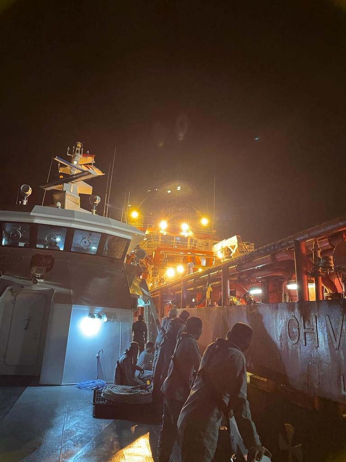 KN Belut Laut-406 Evakuasi Korban Kapal Tenggelam di Perairan Natuna KLM Buana Indah tenggelam di perairan Natuna. Seluruh ABK KLM Buana Indah berhasil diselamatkan dan dievakuasi oleh kapal KN. Belut Laut - 406.